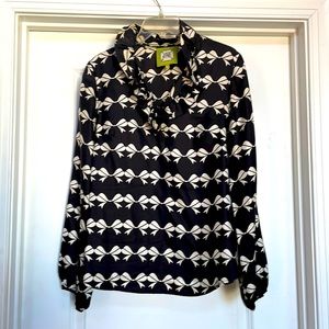Beautiful ruffle collar Elizabeth McKay bow print blouse.   Elegant and fun.